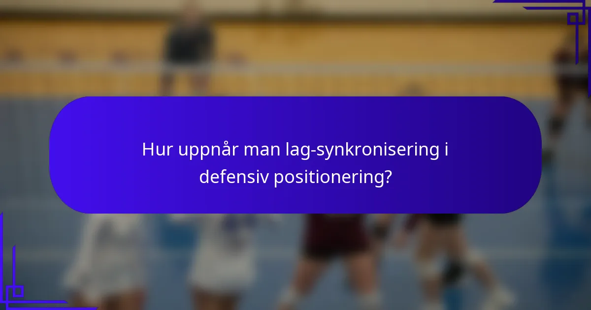Hur uppnår man lag-synkronisering i defensiv positionering?